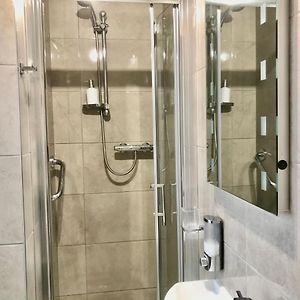 Twin Room Shower